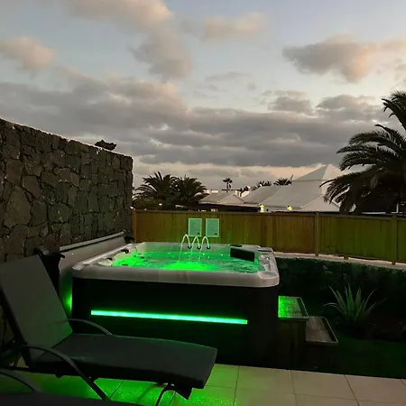 Lovely Atienza 99 With Hot Tub Nyaraló Playa Blanca