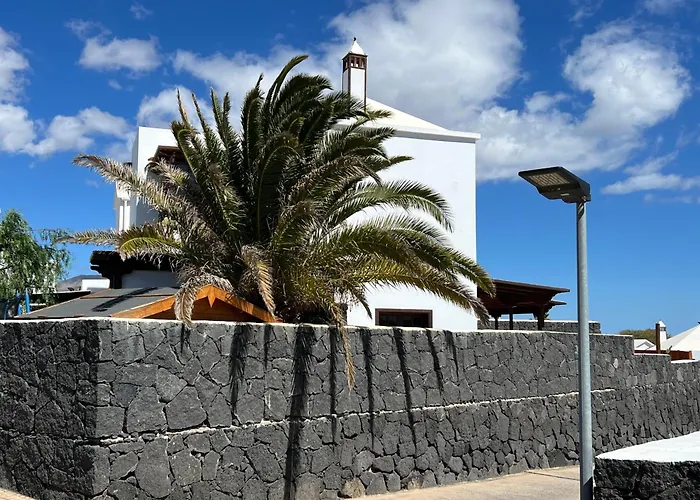 Lovely Atienza 99, Communal Pool, Private Hot Tub بيت للعطل بلايا بلانكا