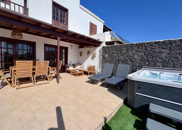 Lovely Atienza 99, Communal Pool, Private Hot Tub بيت للعطل بلايا بلانكا