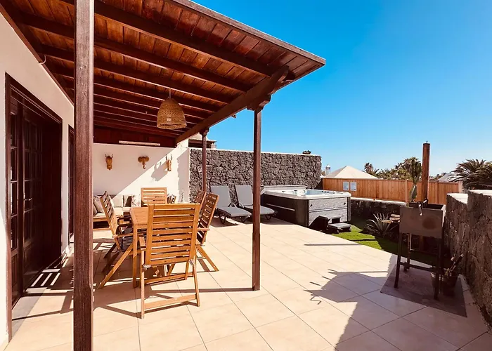Lovely Atienza 99, Communal Pool, Private Hot Tub بلايا بلانكا