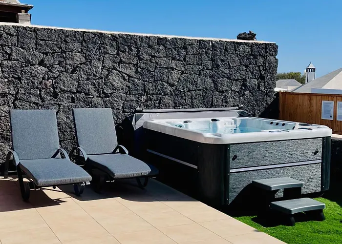 Lovely Atienza 99, Communal Pool, Private Hot Tub * بلايا بلانكا