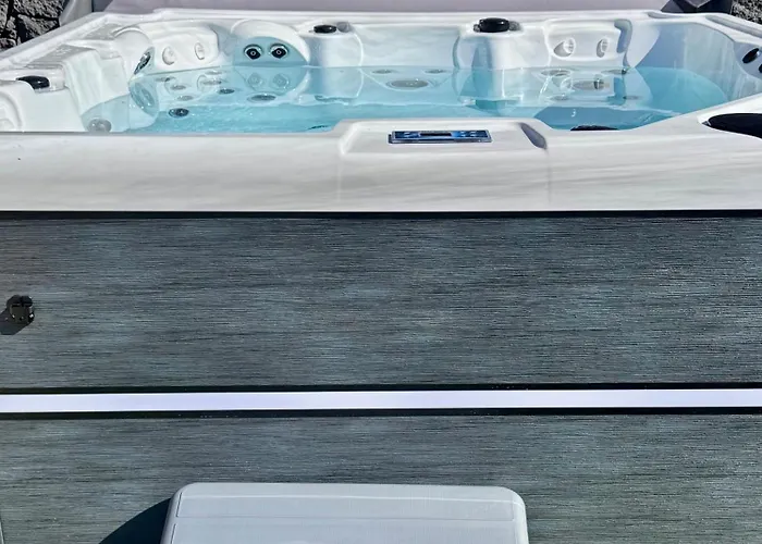 Lovely Atienza 99, Communal Pool, Private Hot Tub بلايا بلانكا